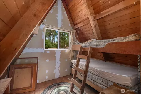 Bedroom - 580 Emerald Lake Dr E, Grapeview, WA 98546 photo 2 of 2