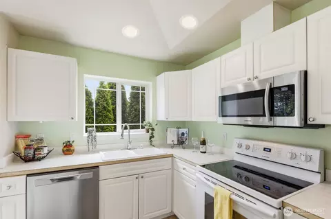 Kitchen - 10025 9th Ave W #C302, Everett, WA 98204 photo 3 of 5