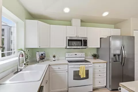 Kitchen - 10025 9th Ave W #C302, Everett, WA 98204 photo 4 of 5