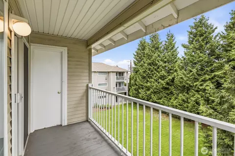 Exterior - 10025 9th Ave W #C302, Everett, WA 98204 photo 5 of 7
