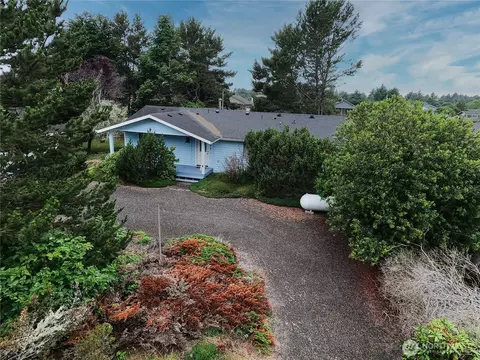 243 Octopus Ave NE, Ocean Shores, WA 98569
