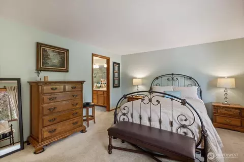 Bedroom - 9806 NE 197th St, Bothell, WA 98011 photo 2 of 4