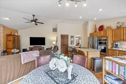 Dining - 9806 NE 197th St, Bothell, WA 98011 photo 3 of 4