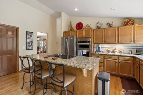 Kitchen - 9806 NE 197th St, Bothell, WA 98011 photo 4 of 4