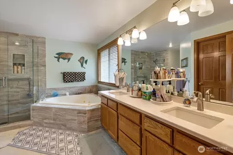 Bath - 9806 NE 197th St, Bothell, WA 98011 photo 2 of 2