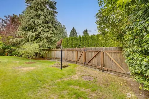 Exterior - 9806 NE 197th St, Bothell, WA 98011 photo 11 of 14