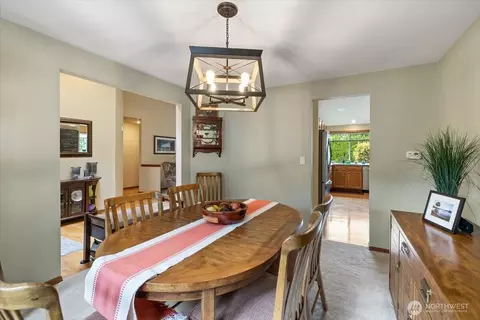 Dining - 9806 NE 197th St, Bothell, WA 98011 photo 2 of 4