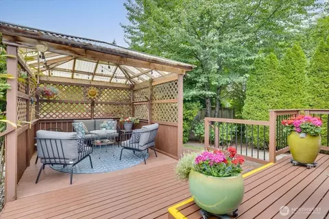 Exterior - 9806 NE 197th St, Bothell, WA 98011 photo 6 of 14