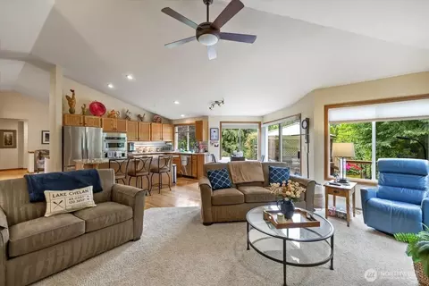 Living - 9806 NE 197th St, Bothell, WA 98011 photo 3 of 4