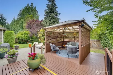 Exterior - 9806 NE 197th St, Bothell, WA 98011 photo 5 of 14