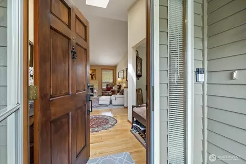 Entry Way - 9806 NE 197th St, Bothell, WA 98011 photo 1 of 3