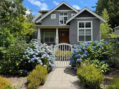 5702 80th Ave SE, Mercer Island, WA 98040