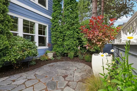 3935 226th Pl SE #111, Issaquah, WA 98029