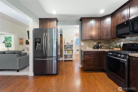 Kitchen - 7096 Oat Coles Rd, Everson, WA 98247 photo 2 of 3