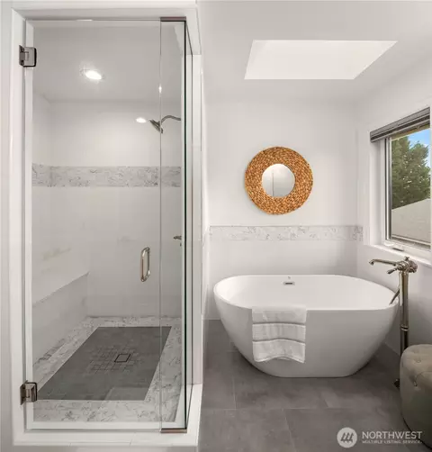 Bath - 17655 86th Ave NE, Bothell, WA 98011 photo 3 of 4