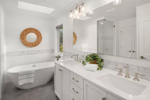 Bath - 17655 86th Ave NE, Bothell, WA 98011 photo 2 of 4