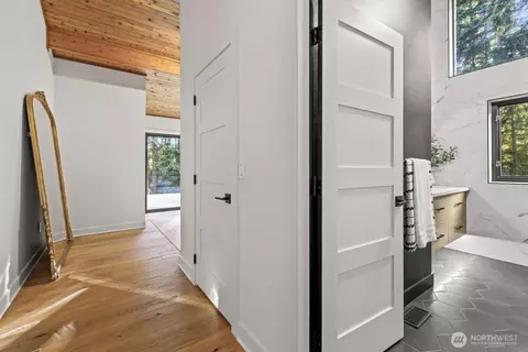 Entry Way - 23602 Keating Rd, Orting, WA 98360 photo 3 of 5