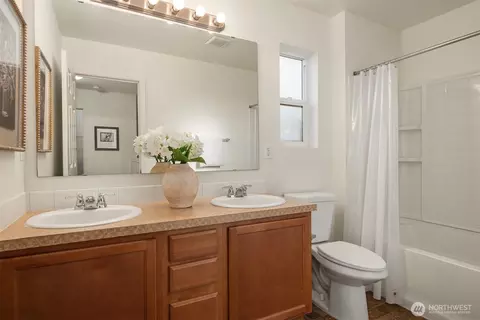 Bath - 4135 240th Pl SE, Bothell, WA 98021 photo 3 of 3