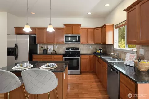 Kitchen - 4135 240th Pl SE, Bothell, WA 98021 photo 2 of 4