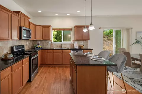 Kitchen - 4135 240th Pl SE, Bothell, WA 98021 photo 3 of 4