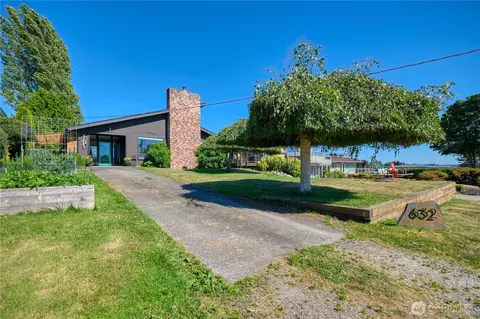 632 Highland Dr, Point Roberts, WA 98281