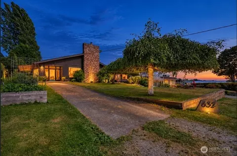 632 Highland Dr, Point Roberts, WA 98281