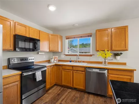 Kitchen - 402 Factory St SE, Orting, WA 98360 photo 2 of 4