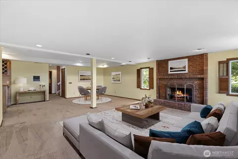 Living - 809 Spruce Pl, Edmonds, WA 98020 photo 3 of 3
