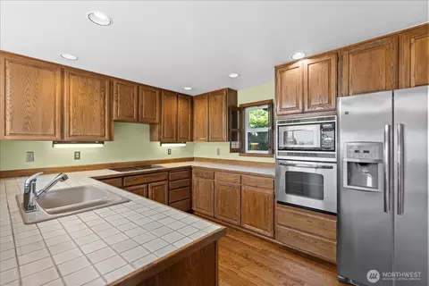 Kitchen - 809 Spruce Pl, Edmonds, WA 98020 photo 1 of 3