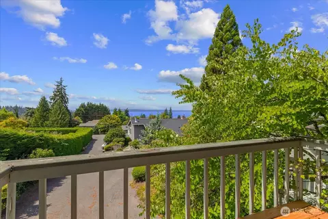 View/Area - 809 Spruce Pl, Edmonds, WA 98020 photo 2 of 5