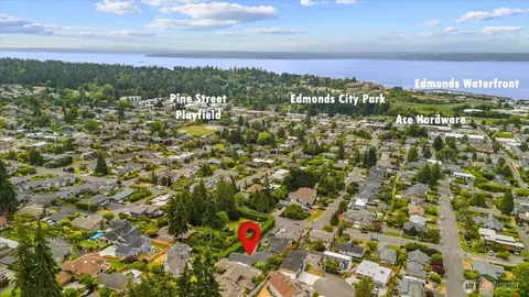 View/Area - 809 Spruce Pl, Edmonds, WA 98020 photo 5 of 5