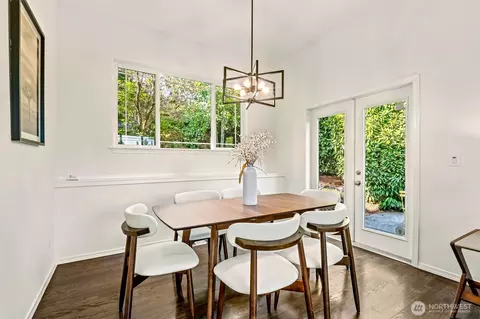 Dining - 18121 129th Pl NE, Bothell, WA 98011 photo 1 of 3