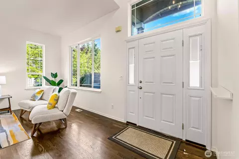 Entry Way - 18121 129th Pl NE, Bothell, WA 98011 photo 2 of 4
