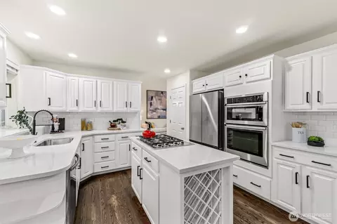 Kitchen - 18121 129th Pl NE, Bothell, WA 98011 photo 2 of 6