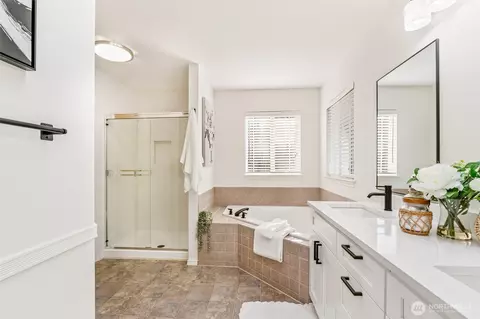 Bath - 18121 129th Pl NE, Bothell, WA 98011 photo 2 of 4