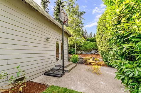Exterior - 18121 129th Pl NE, Bothell, WA 98011 photo 2 of 5