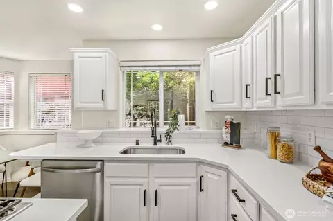 Kitchen - 18121 129th Pl NE, Bothell, WA 98011 photo 4 of 6