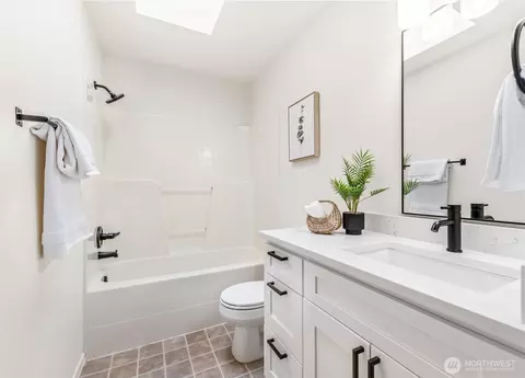 Bath - 18121 129th Pl NE, Bothell, WA 98011 photo 4 of 4