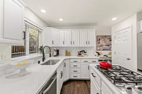 Kitchen - 18121 129th Pl NE, Bothell, WA 98011 photo 3 of 6