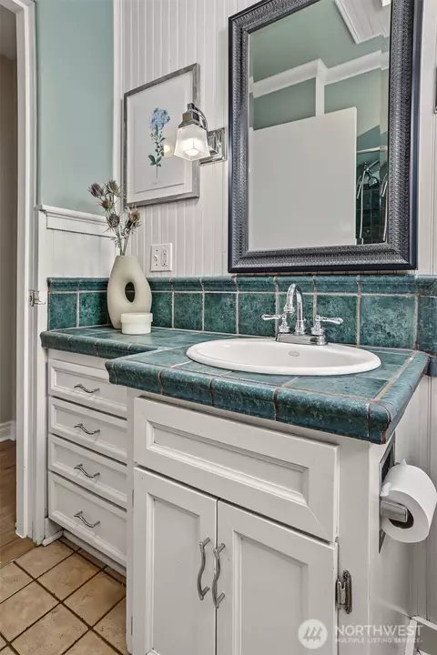 Bath - 4711 Colby Ave, Everett, WA 98203 photo 2 of 4