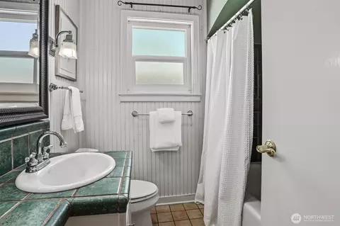 Bath - 4711 Colby Ave, Everett, WA 98203 photo 1 of 4