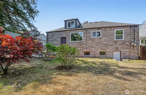 Exterior - 4711 Colby Ave, Everett, WA 98203 photo 5 of 6