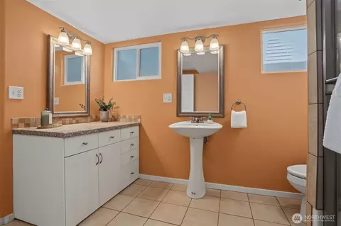 Bath - 4711 Colby Ave, Everett, WA 98203 photo 4 of 4