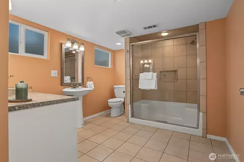Bath - 4711 Colby Ave, Everett, WA 98203 photo 3 of 4