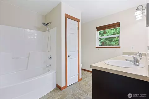 Bath - 714 Tipsoo Loop S, Rainier, WA 98576 photo 3 of 3