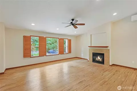 Living - 714 Tipsoo Loop S, Rainier, WA 98576 photo 1 of 2