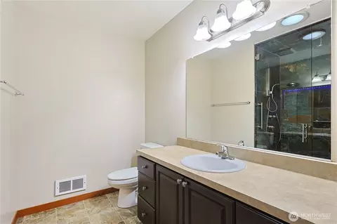 Bath - 714 Tipsoo Loop S, Rainier, WA 98576 photo 2 of 3