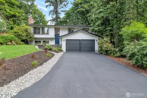 10520 NE 136th Pl, Kirkland, WA 98034