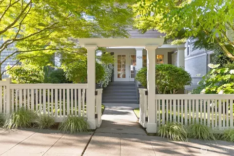 426 Smith St, Seattle, WA 98109