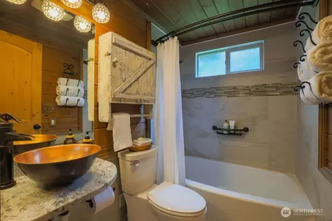 Bath - 18315 Pioneer Way E, Orting, WA 98360 photo 1 of 3